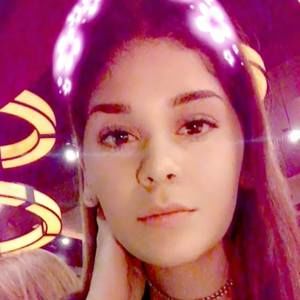 Meet your Posher, Adriana